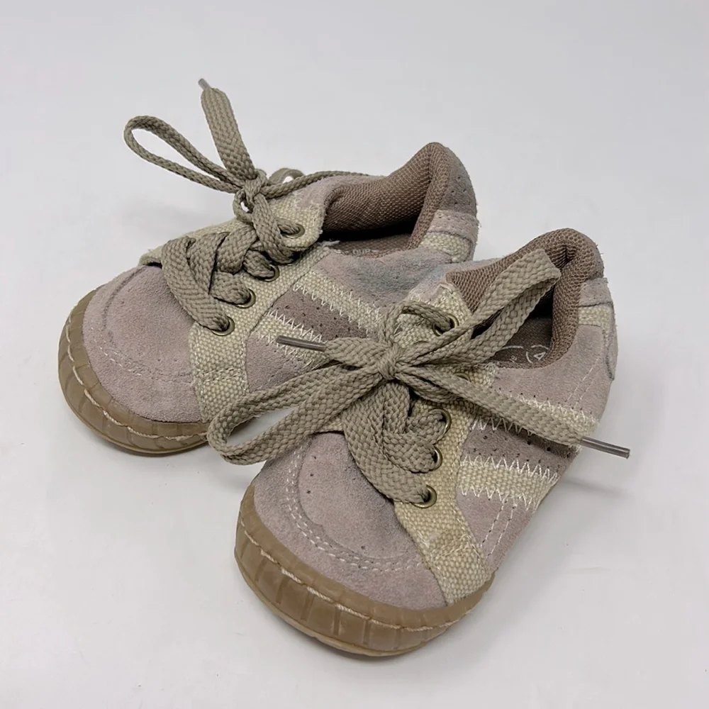 Children’s Place Boy’s Lace-Up Shoes Size 4 Excellent Condition